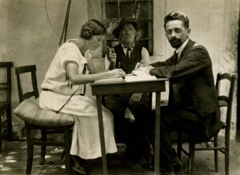 Scheuermeier am Tisch mit seiner Frau